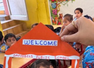 छुट्टियों के बाद खुले स्कूल, बच्चों के चेहरों पर दिखा उत्साह
