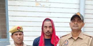 वाहन चोरी का खुलासा: अंतरजनपदीय शातिर चोर गिरफ्तार, चोरी का टेम्पो बरामद