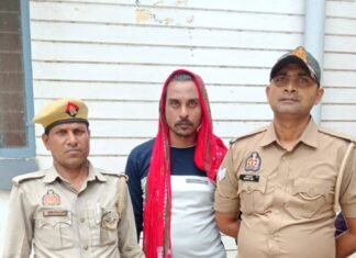 वाहन चोरी का खुलासा: अंतरजनपदीय शातिर चोर गिरफ्तार, चोरी का टेम्पो बरामद