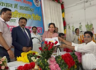 मिर्जापुर के 9 गांव बने मुकदमा विहीन, ग्राम प्रधानों को किया गया सम्मानित