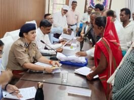 सम्पूर्ण समाधान दिवस में मंडलायुक्त व डीआईजी ने सुनीं जनसमस्याएं