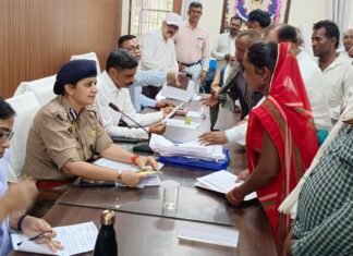 सम्पूर्ण समाधान दिवस में मंडलायुक्त व डीआईजी ने सुनीं जनसमस्याएं