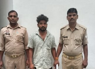 एक किलो से अधिक चरस के साथ तस्कर गिरफ्तार