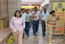 मिर्जापुर में मुख्यमंत्री योगी आदित्यनाथ के आगमन की तैयारियों का मंडलायुक्त व डीआईजी ने लिया जायजा
