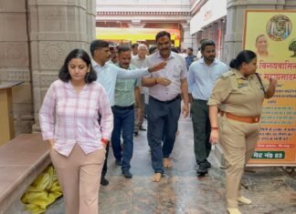 मिर्जापुर में मुख्यमंत्री योगी आदित्यनाथ के आगमन की तैयारियों का मंडलायुक्त व डीआईजी ने लिया जायजा