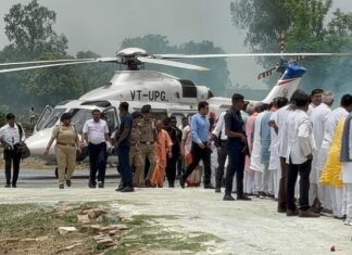 योगी आदित्यनाथ के हेलीकॉप्टर का रंग बदला