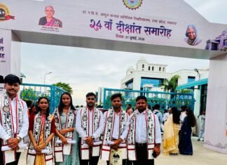 एकेटीयू के 24 वां दीक्षांत समारोह में एपेक्स फार्मेसी के छात्र हुए सम्मानित*