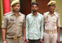 आत्महत्या के लिए उकसाने के आरोपी समेत चार गिरफ्तार, अवैध शराब और हथियार के साथ भी कार्रवाई