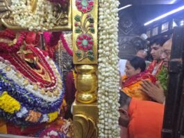 दिल्ली की मुख्यमंत्री रेखा गुप्ता ने मां विंध्यवासिनी के दरबार में टेका माथा, की पूजा-अर्चना