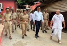 गुरु पूर्णिमा से पहले सक्तेशगढ़ परमहंस आश्रम पहुंचे डीएम