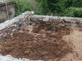 अष्टभुजा पहाड़ पर अवैध कब्जे का जाल, दिन-रात हो रहा निर्माण; श्रद्धालुओं और पर्यावरण प्रेमियों में आक्रोश