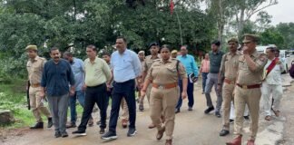 बरियाघाट से शिवद्वार तक कांवड़ मार्ग का डीएम और एसपी ने लिया जायजा