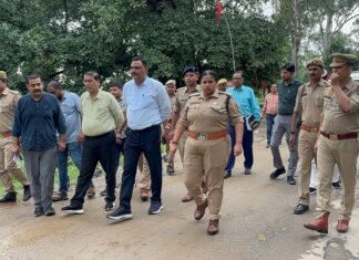 बरियाघाट से शिवद्वार तक कांवड़ मार्ग का डीएम और एसपी ने लिया जायजा