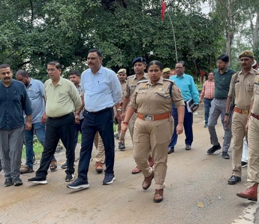 बरियाघाट से शिवद्वार तक कांवड़ मार्ग का डीएम और एसपी ने लिया जायजा