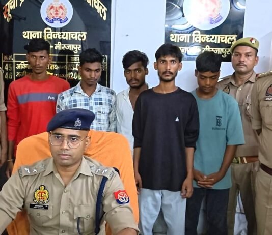 मिर्जापुर में11 चोरी के मोबाइल के साथ 7 आरोपी पकड़े गए