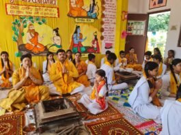 डॉ. सरला सर्राफ पब्लिक स्कूल में वैदिक परंपरा के साथ मनाया गया गुरु पूर्णिमा महापर्व
