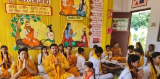 डॉ. सरला सर्राफ पब्लिक स्कूल में वैदिक परंपरा के साथ मनाया गया गुरु पूर्णिमा महापर्व
