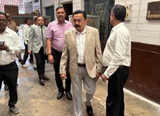 मीरजापुर: जज और डीएम ने बाल सुधार गृह व जिला जेल का किया औचक निरीक्षण