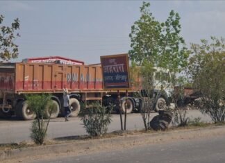 मिर्जापुर,टायर फटने से अनियंत्रित ट्रक घर में घुसा, तीन की मौत, दो घायल