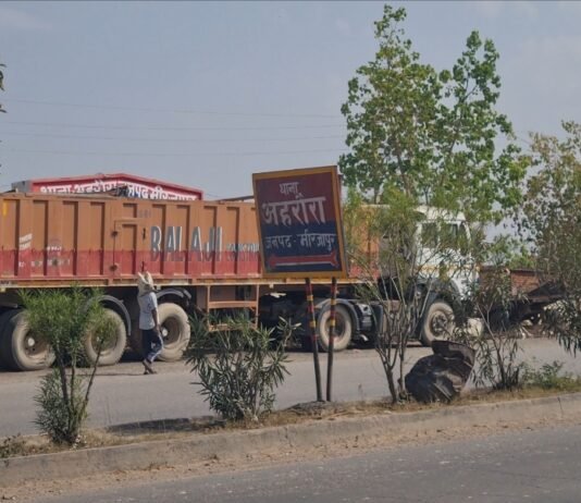 मिर्जापुर,टायर फटने से अनियंत्रित ट्रक घर में घुसा, तीन की मौत, दो घायल