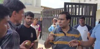 विंध्यवासिनी मेडिकल कॉलेज के छात्रों के नारेबाजी के बाद धरना
