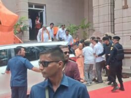 CM योगी के विंध्याचल आगमन पर व्यापारियों ने किया स्वागत, लिया आशीर्वाद