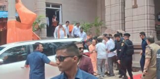 CM योगी के विंध्याचल आगमन पर व्यापारियों ने किया स्वागत, लिया आशीर्वाद