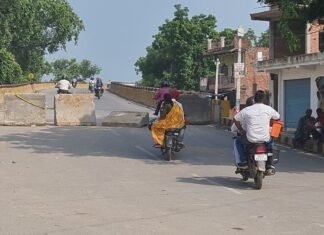भारी बारिश से आमघाट पुल पर चारपहिया वाहनों का आवागमन बंद, तीन दिन बाद बहाल होने की उम्मीद