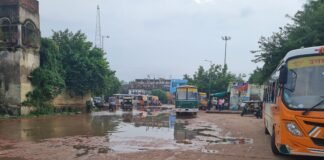 मंडल मुख्यालय के रोडवेज बस स्टेशन की बदहाली पर उठे सवाल