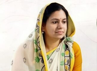 IAS दिव्या मित्तल का इस्तीफा, अब मिर्जापुर से चुनाव लड़ने की चर्चा तेज
