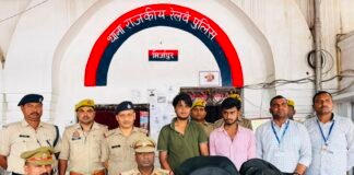 मिर्जापुर रेलवे स्टेशन पर 21 लीटर अंग्रेजी शराब के साथ दो तस्कर गिरफ्तार
