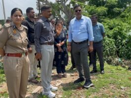 मिर्जापुर के बड़े अधिकारियों ने निर्माणाधीन छह लेन पुल का भी किया निरीक्षण