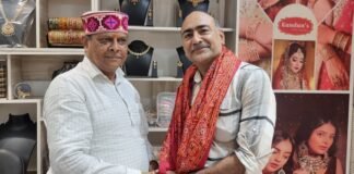 “मीरजापुर के विकास से लेकर पत्रकारिता तक, राज्य मंत्री सोहनलाल श्रीमाली ने पत्रकार वीरेंद्र गुप्ता से की चर्चा”