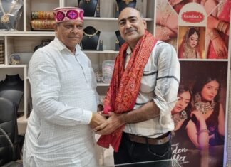 “मीरजापुर के विकास से लेकर पत्रकारिता तक, राज्य मंत्री सोहनलाल श्रीमाली ने पत्रकार वीरेंद्र गुप्ता से की चर्चा”