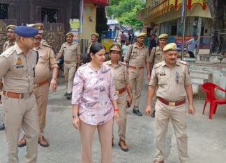 कांवड़ यात्रा मार्ग और गंगा घाटों का DIG पूनम ने किया निरीक्षण