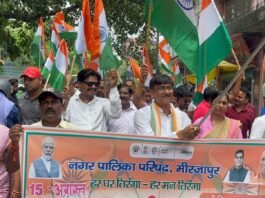 मीरजापुर में निकली भव्य तिरंगा रैली, देशभक्ति नारों से गूंजा शहर