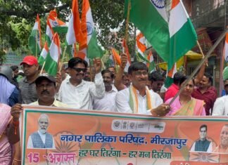 मीरजापुर में निकली भव्य तिरंगा रैली, देशभक्ति नारों से गूंजा शहर