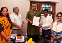 उत्कृष्ट कार्यों के लिए जिला उद्यान अधिकारी मेवा राम को प्रशंसा पत्र