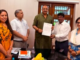 उत्कृष्ट कार्यों के लिए जिला उद्यान अधिकारी मेवा राम को प्रशंसा पत्र
