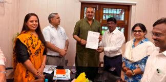 उत्कृष्ट कार्यों के लिए जिला उद्यान अधिकारी मेवा राम को प्रशंसा पत्र