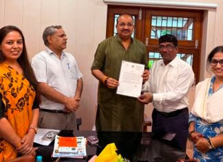 उत्कृष्ट कार्यों के लिए जिला उद्यान अधिकारी मेवा राम को प्रशंसा पत्र