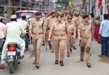 बारावफात और रक्षाबंधन को लेकर मिर्जापुर में हाई अलर्ट, संवेदनशील इलाकों में पुलिस का फ्लैग मार्च
