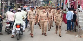 बारावफात और रक्षाबंधन को लेकर मिर्जापुर में हाई अलर्ट, संवेदनशील इलाकों में पुलिस का फ्लैग मार्च