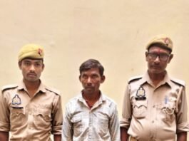गैंगस्टर एक्ट के वांछित समेत पांच गिरफ्तार, अवैध चाकू बरामद