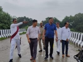 मीरजापुर में बाढ़ को लेकर प्रशासन अलर्ट, डीएम ने अकोढ़ी और चौकठ का किया निरीक्षण