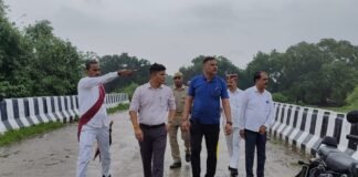मीरजापुर में बाढ़ को लेकर प्रशासन अलर्ट, डीएम ने अकोढ़ी और चौकठ का किया निरीक्षण