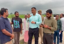 मिर्जापुर में संभावित बाढ़ को लेकर प्रशासन अलर्ट, डीएम ने बगही गांव का किया निरीक्षण