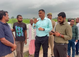 मिर्जापुर में संभावित बाढ़ को लेकर प्रशासन अलर्ट, डीएम ने बगही गांव का किया निरीक्षण