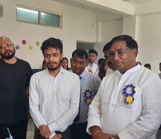 एसएन पब्लिक स्कूल के एजु कार्निवल में दिखी नई पीढ़ी की प्रतिभा, जैन जी-जेन अल्फा से मिले रमाशंकर पटेल