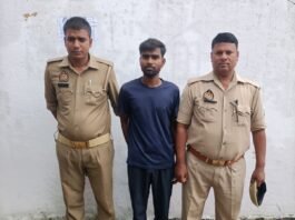 नकली सोने की गुल्ली बेचकर ठगी करने वाला गिरफ्तार, तीन पीली धातु व पांच हजार रुपये बरामद